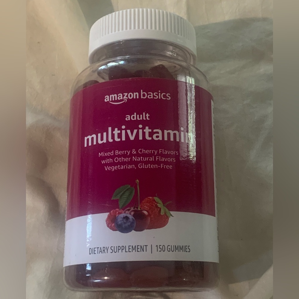 Amazon Basics Adult Multivitamin Gummies